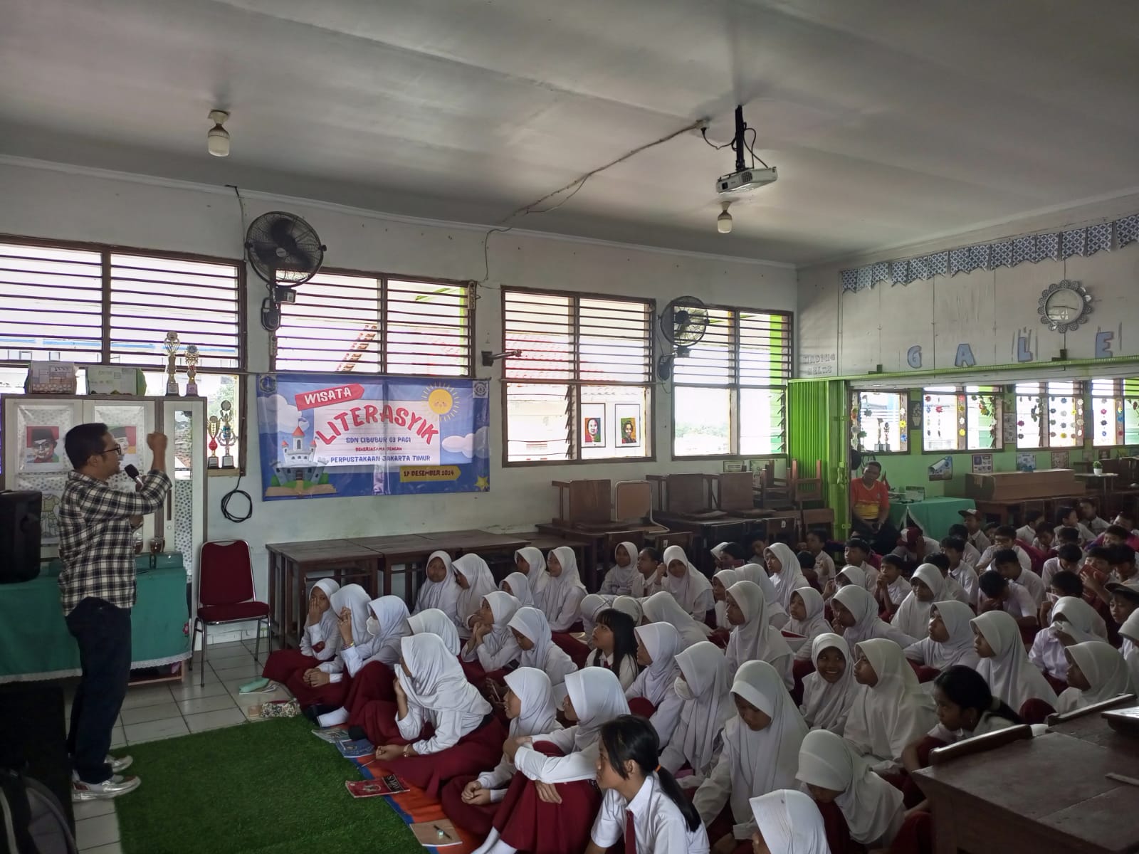 Wisata LiterAsyik Ke SDN Cibubur 03